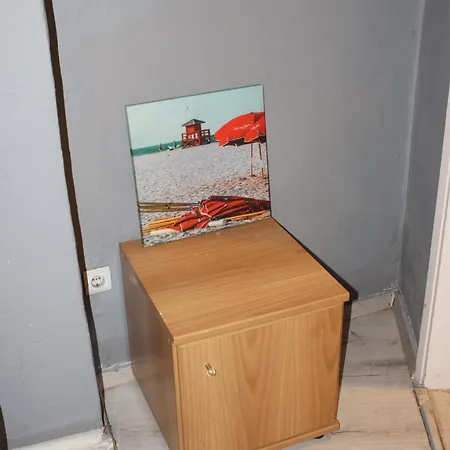 Sleeps 2 With Free Parking
