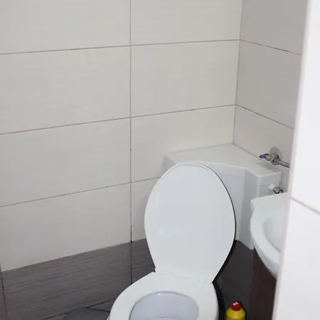 Sleeps 2 With Free Parking Szaloniki